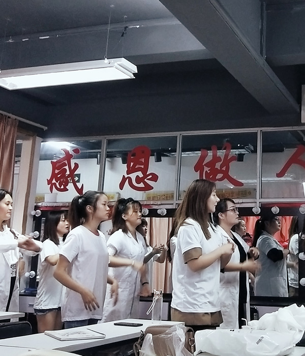 踏出校门，初入社会